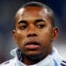Robinho joga futebol na prisão com chuteira emprestada por detentos