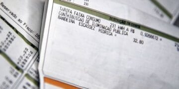 Conta de energia elétrica fica mais cara a partir de hoje