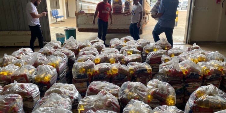 Governo de RO entrega itens essenciais a famílias indígenas, desta vez aos Uru-Eu-Wau-Wau, em Jaru  