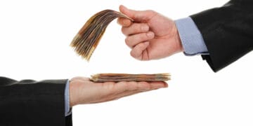 Confira as datas de pagamento do 13º de empregados domésticos, babás e cuidadores