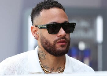 Neymar é surpreendido por pergunta inusitada no aeroporto de Fortaleza