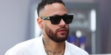 Neymar é surpreendido por pergunta inusitada no aeroporto de Fortaleza