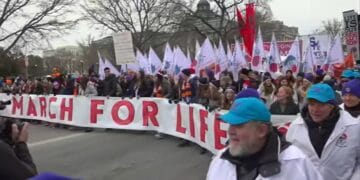 Marcha Pela Vida teve depoimento de médica ex-abortista: ‘Conheci o amor de Jesus’