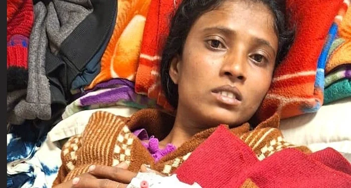 Cristã sofre aborto espontâneo após ser espancada e estrangulada por orar, na Índia
