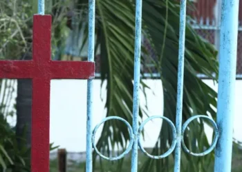 Cristãos enfrentam prisão, deslocamento e isolamento no mundo