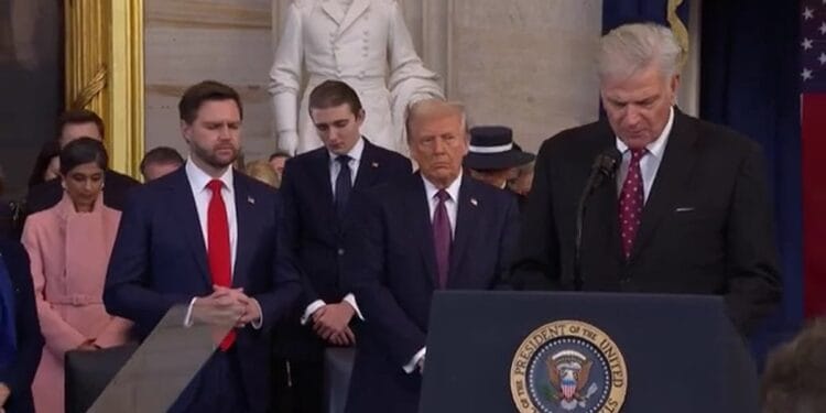 Franklin Graham ora na posse de Trump: ‘Não podemos voltar as costas ao Senhor’