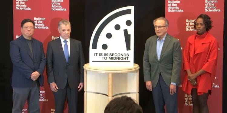 ‘Relógio do juízo final’ coloca mundo 1 segundo mais perto do fim