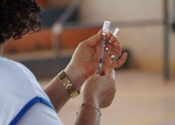 Vacinação contra gripe é recomendada à população como medida no combate às doenças respiratórias em Rondônia