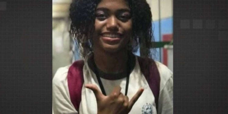 Adolescente morre afogada durante batismo