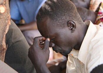 Ex-muçulmano perde esposa e casa por se tornar cristão