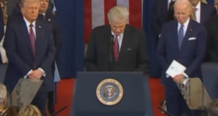 Franklin Graham pede a bênção de Deus durante oração na posse de Donald Trump