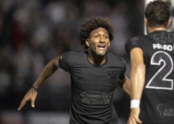 De virada, Corinthians vence RB Bragantino em estreia no Paulistão
