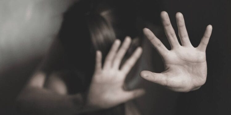 Pastor se passa por adolescente para conversar sexualmente com garota de 10 anos no WhatsApp