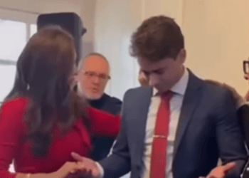 Nikolas ouve profecia em ida aos EUA: ‘Você será o presidente’