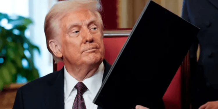 Trump declara guerra à ideologia de gênero ao tomar posse