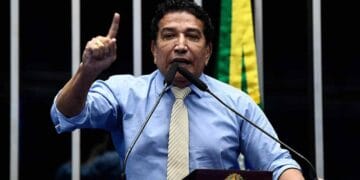 Cid denunciou Magno Malta como membro de um grupo radical pró-golpe