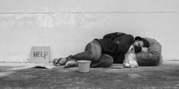 Igreja abre portas para qualquer pessoa que precise de comida e abrigo, nos EUA