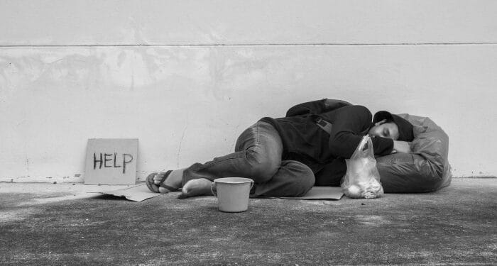 Igreja abre portas para qualquer pessoa que precise de comida e abrigo, nos EUA