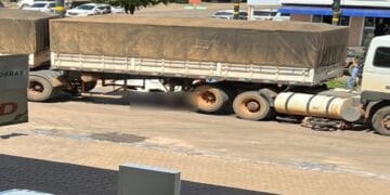 Motociclista morre após carreta passar por cima - RO