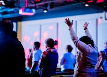 Justiça anula lei que permite ruídos excessivos em templos religiosos em SP