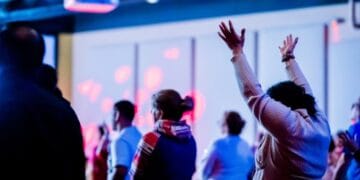 Justiça anula lei que permite ruídos excessivos em templos religiosos em SP