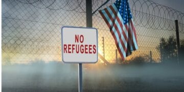 Grupo humanitário evangélico recebe ordem para interromper atividades após Trump suspender o programa de refugiados