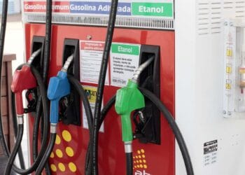 Governo de RO revoga decreto que proíbe venda direta de combustíveis em recipientes avulsos