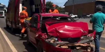 Quatro veículos se envolvem em acidente na BR-364 – Canal do Madeira