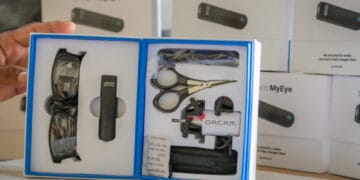 Governo de RO adquire novas unidades do dispositivo de inteligência artificial para estudantes com deficiência visual em 2025