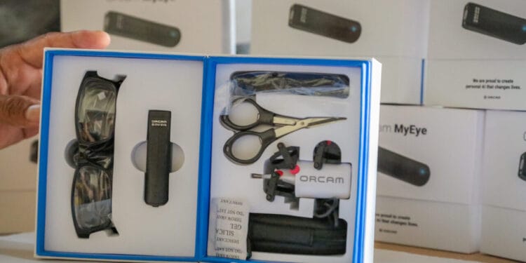 Governo de RO adquire novas unidades do dispositivo de inteligência artificial para estudantes com deficiência visual em 2025