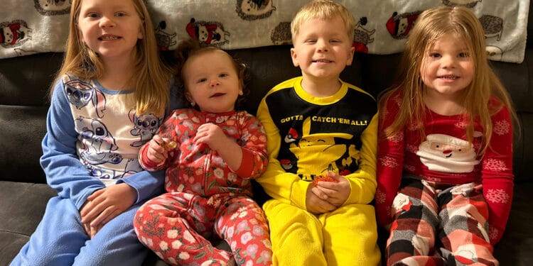 ‘Os médicos não explicam’, dizem pais de bebê curado em audição