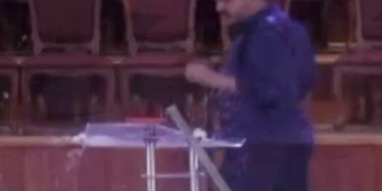 Tempestade em São Paulo causa desabamento de teto de igreja; pastor quase é atingido