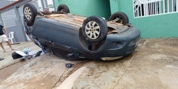 Veiculo capota após colisão - Rondônia no Ar