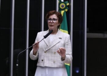 TRE-SP cassa mandato de Carla Zambelli e a torna inelegível