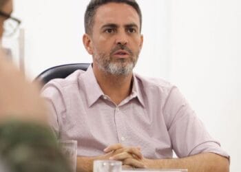 Léo pede ajuda da 17ª Brigada de Infantaria de Selva para guardar a frota dos ônibus escolares