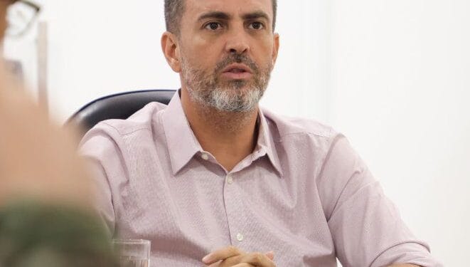 Léo pede ajuda da 17ª Brigada de Infantaria de Selva para guardar a frota dos ônibus escolares