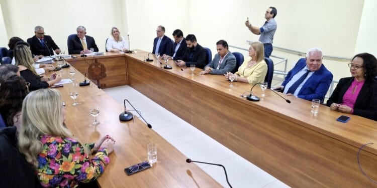 Cerimônia de posse do Conselho Estadual de Educação de Rondônia é marcada pela parceria com a Seduc