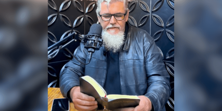 Empresário do ES traduz Bíblia na Língua Pomerana em formato de áudio