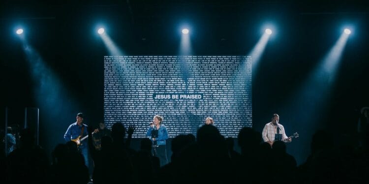 Queda do número de cristãos desacelera nos EUA, após anos de declínio