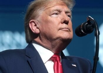 Trump toma ‘medidas sem precedentes’ para combater o antissemitismo nos EUA