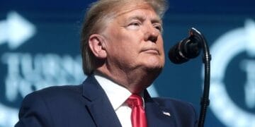 Trump toma ‘medidas sem precedentes’ para combater o antissemitismo nos EUA