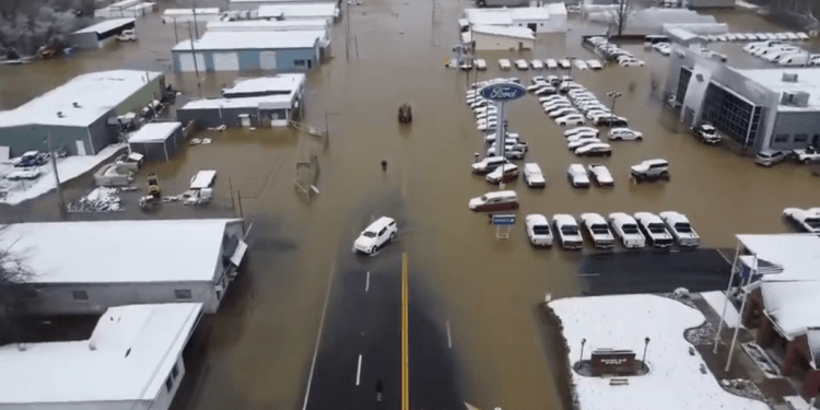 Grupos cristãos ajudam a salvar mais de 1.000 pessoas em enchentes nos EUA
