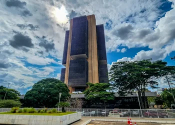 Piora da economia: mercado projeta alta da inflação e queda do PIB em 2025 e 2026