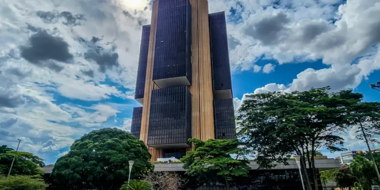 Piora da economia: mercado projeta alta da inflação e queda do PIB em 2025 e 2026