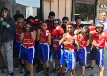 Pastor utiliza aulas de boxe para alcançar jovens e crianças