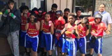 Pastor utiliza aulas de boxe para alcançar jovens e crianças