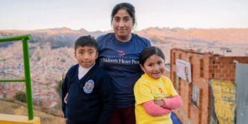 Mãe se converte após filha com ‘buraco’ no coração ficar curada