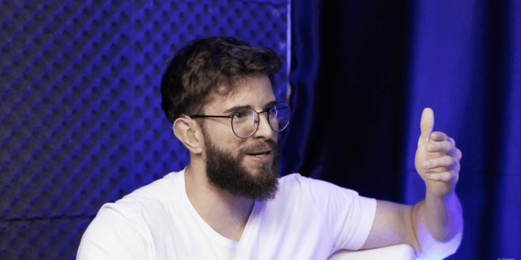 Jovem surdo inspira com sua fé: “Deus não precisa me curar da surdez para me usar”