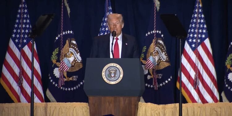 Trump cria força-tarefa para combater viés “anticristão”