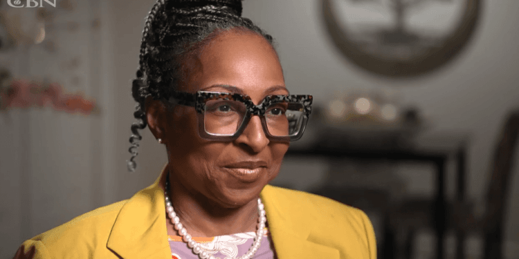 mulher vê o Céu em experiência de quase morte